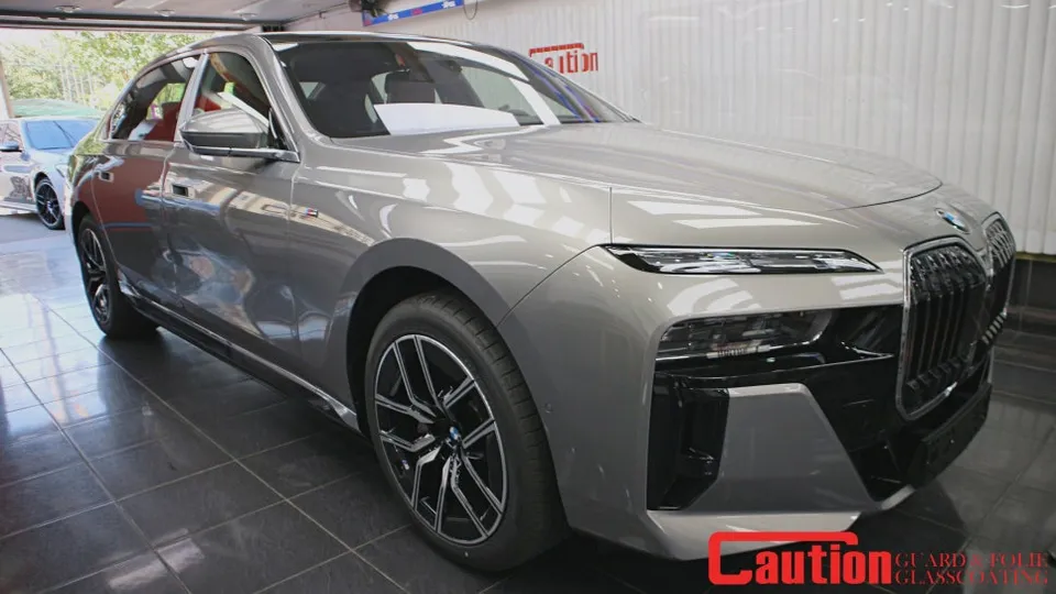 BMW 7 SeriesのPPF施工事例|費用目安・仕上がり 施工写真 1-1