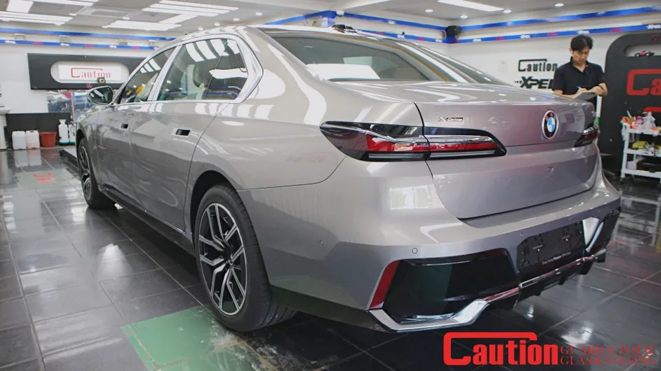 BMW 7 SeriesのPPF施工事例|費用目安・仕上がり 施工写真 2-1