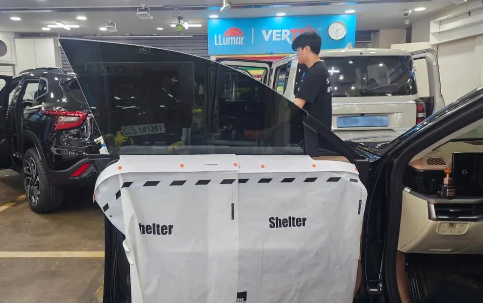 Hyundai Azeraのカーフィルム施工事例|濃度変更で快適性向上 施工写真 1-2