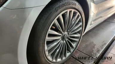 Kia K900のホイールリペア・塗装事例 施工写真 1-1