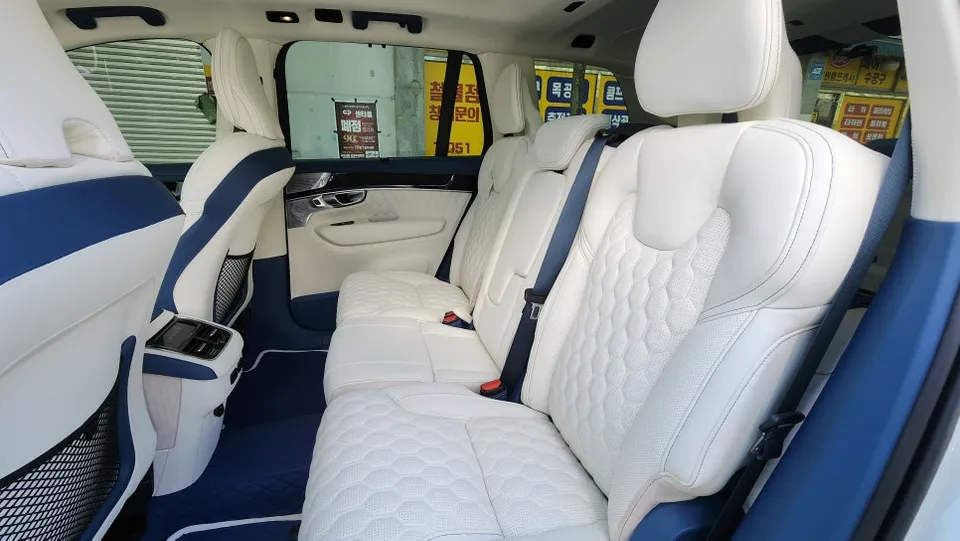 Volvo XC90 interior customization - Volvo XC90 Interior Customization Review: Yacht Blue Beige photo 4