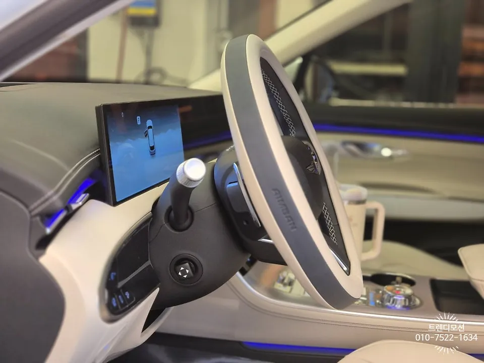 Genesis GV70 steering wheel - Genesis GV70 Steering Wheel Customization Review photo 4