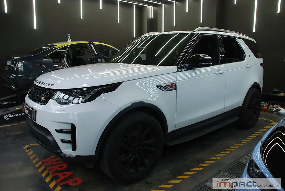 Land Rover Discoveryのカーラッピング事例|費用目安・仕上がり 施工写真 2-1