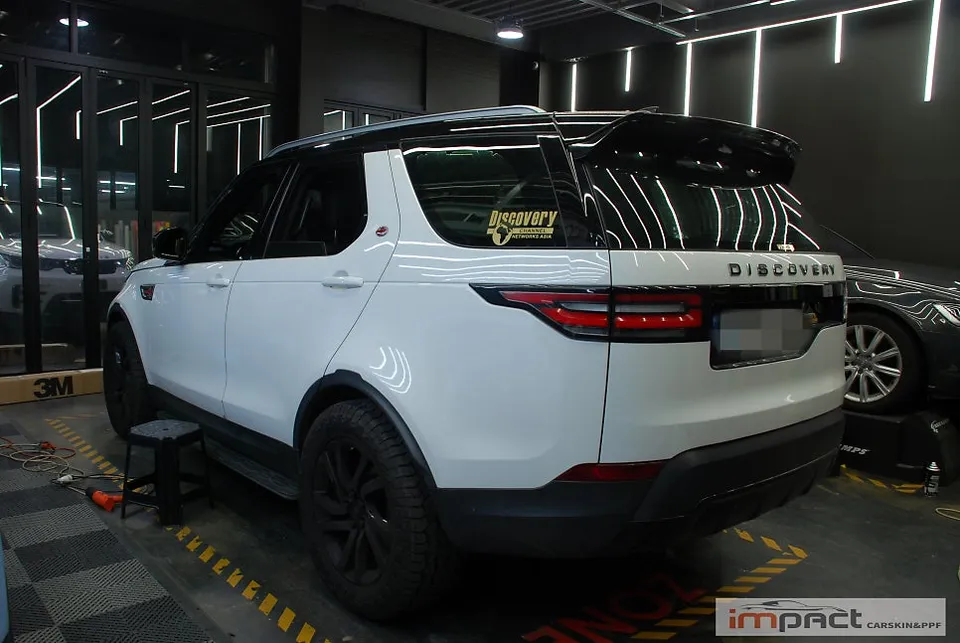 Land Rover Discoveryのカーラッピング事例|費用目安・仕上がり 施工写真 3-3