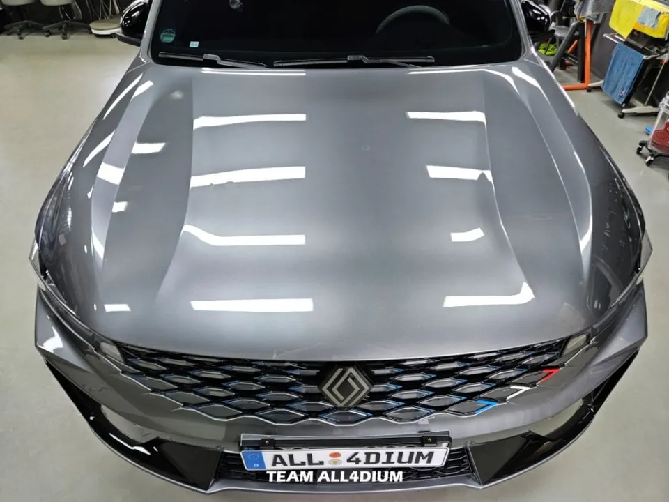 Renault Grand Koleosのカーラッピング事例：高光沢ブラック 施工写真 1-2
