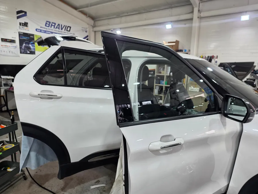 Ford Explorerのカーフィルム施工事例｜費用目安・仕上がり 施工写真 4-1