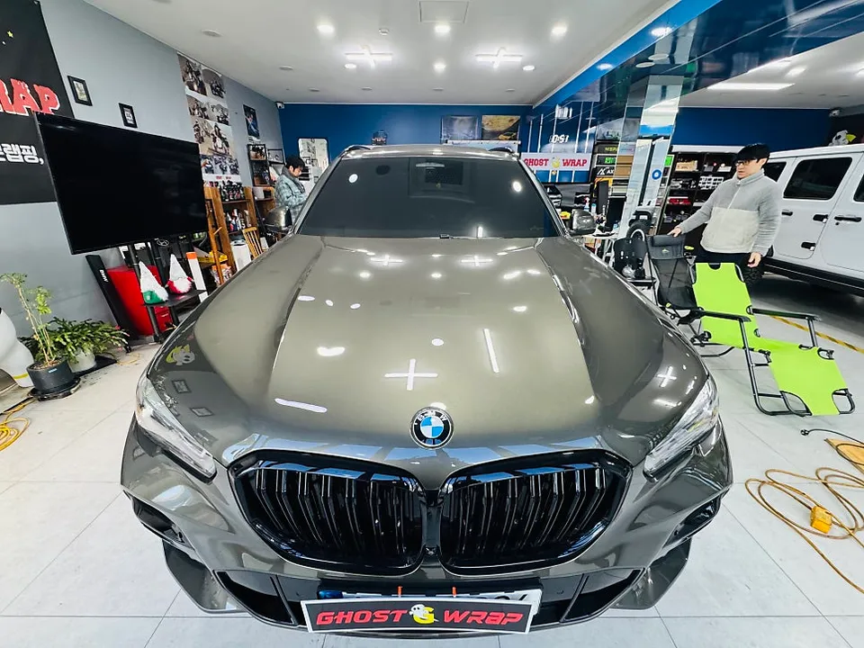 BMW X5のカーラッピング事例|費用目安・仕上がり 施工写真 2-1