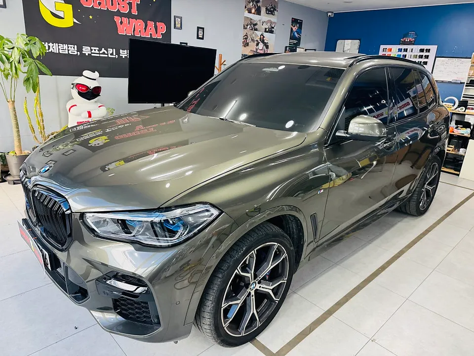 BMW X5のカーラッピング事例|費用目安・仕上がり 施工写真 3-1