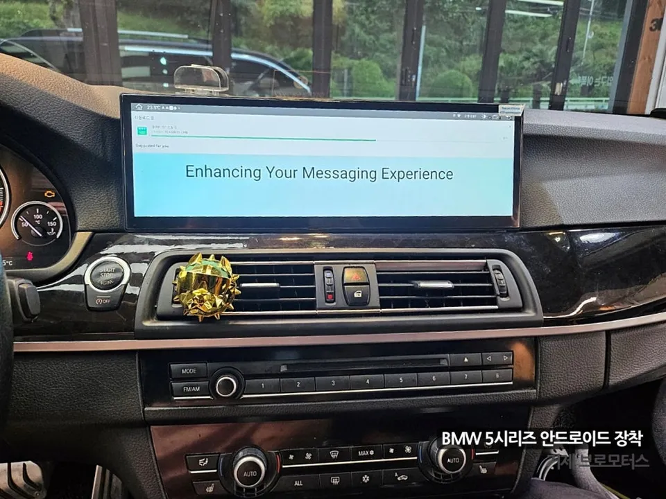 BMW 5 Series F10のAndroid Auto・CarPlay取付事例 施工写真 1-2