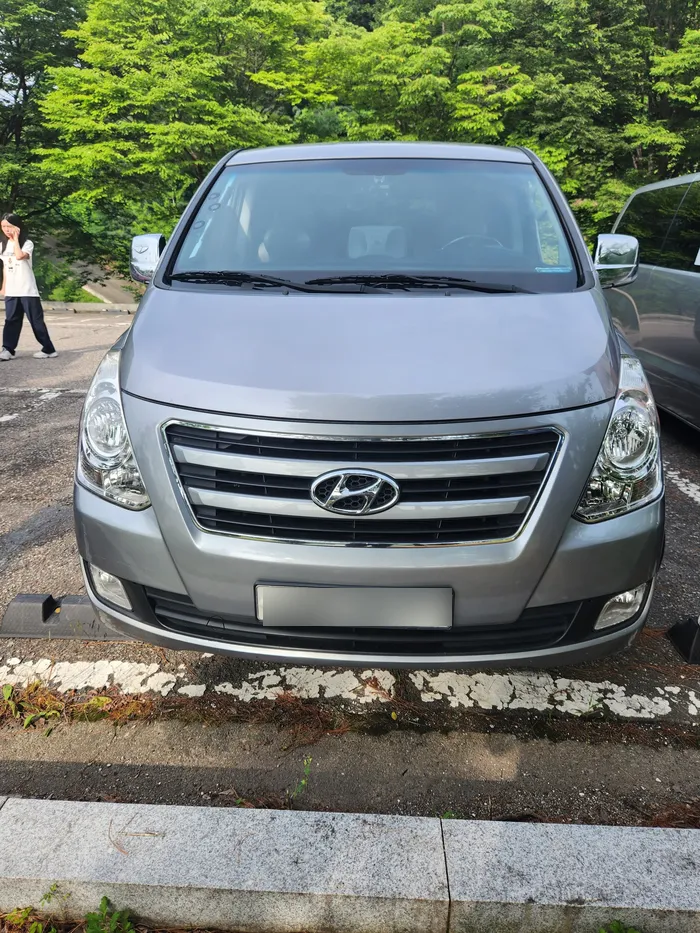 Hyundai Starexのカーラッピング事例|ドラマ撮影用デカール 施工写真 3-2