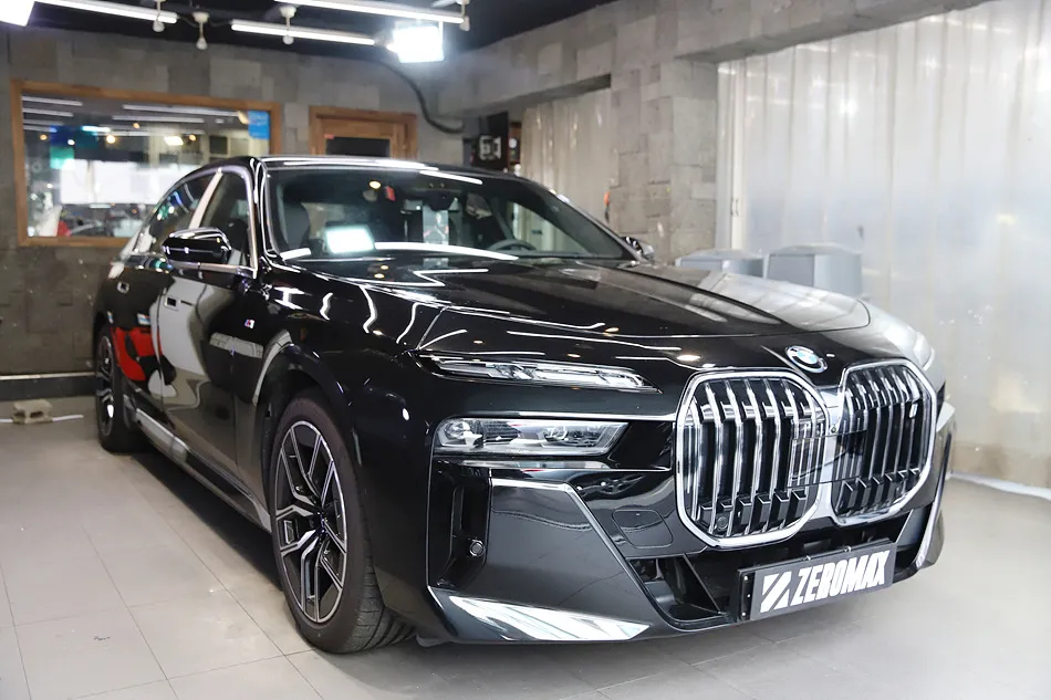 BMW i7 vinyl wrap - BMW i7 Vinyl Wrap Review: Perfect Duotone Reproduction photo 4