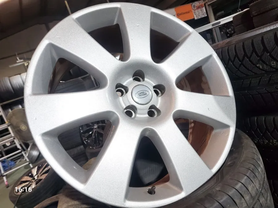 Land Rover Range Rover Vogueのホイールリペア・塗装事例 施工写真 1-2