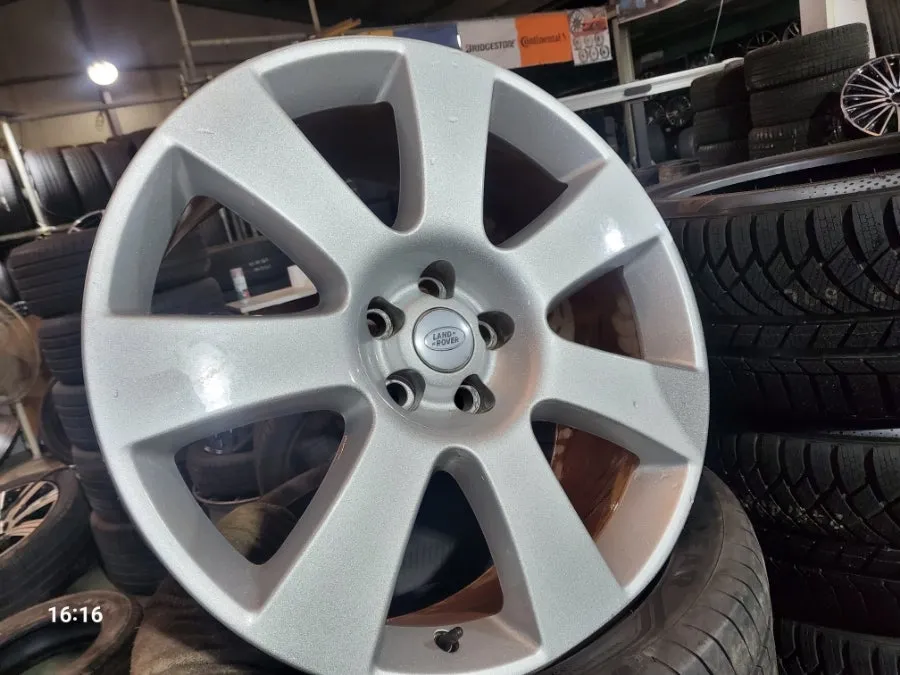 Land Rover Range Rover Vogueのホイールリペア・塗装事例 施工写真 2-2