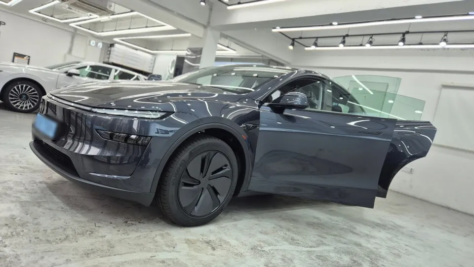 Tesla Model Y wheel repair - Tesla Model Y Wheel Repair Review - Pristine Rims Restored photo 3