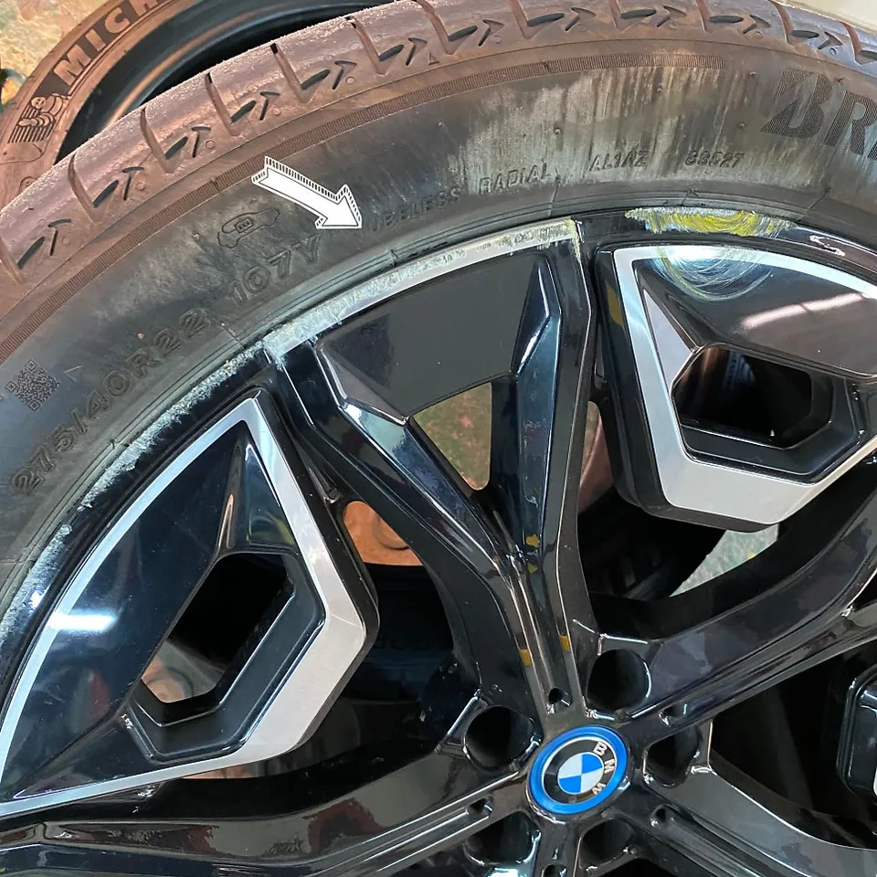 BMW XMのホイールリペア・塗装事例 施工写真 3