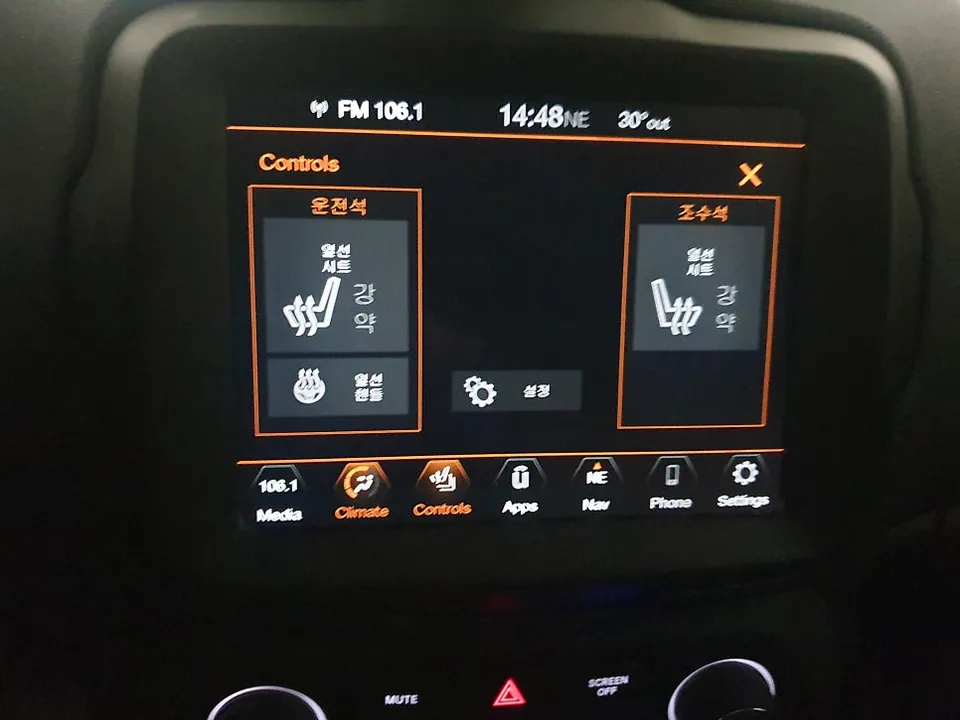 Jeep RenegadeのAndroid Auto・CarPlay取付事例 施工写真 4-1