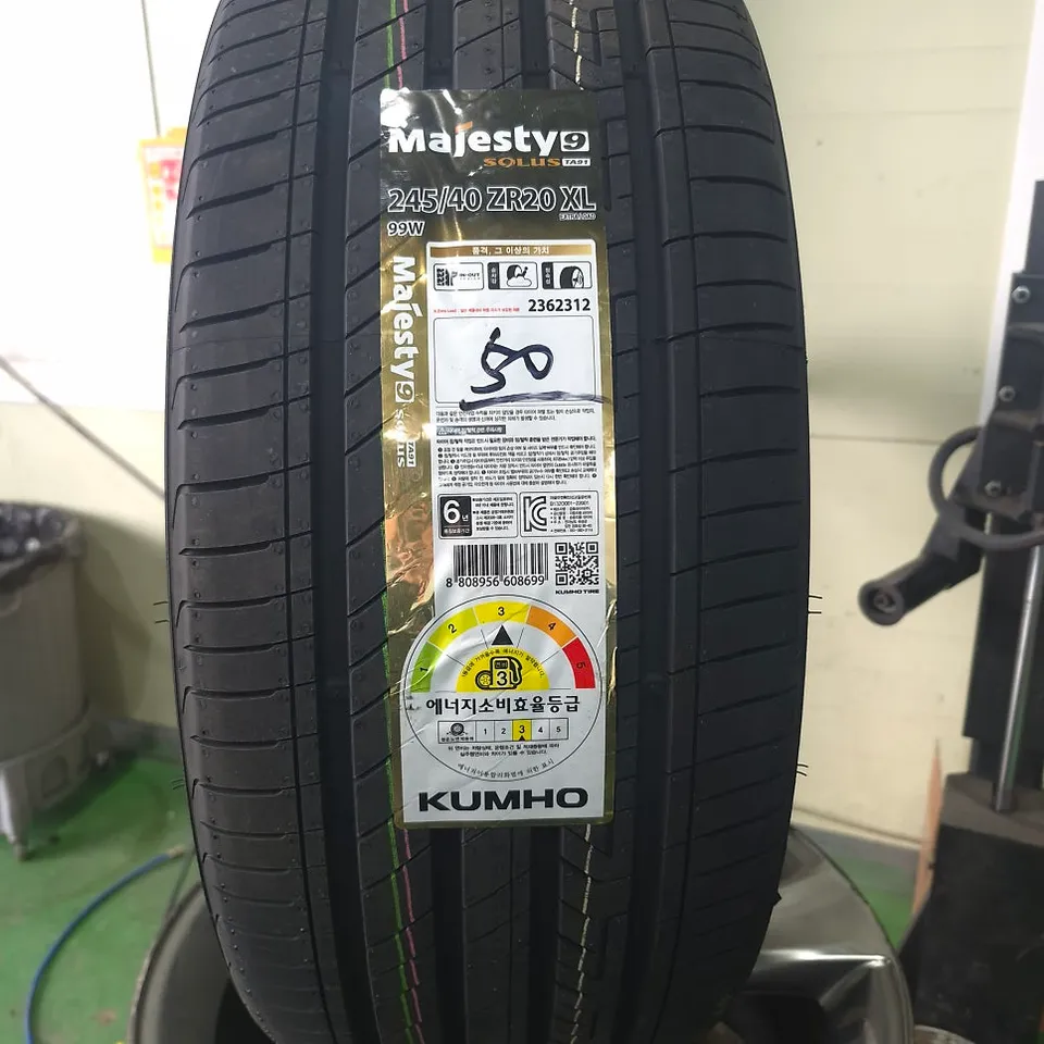 Genesis G80 - Genesis G80 20-Inch Tire Replacement: Pirelli Installation Review photo 4