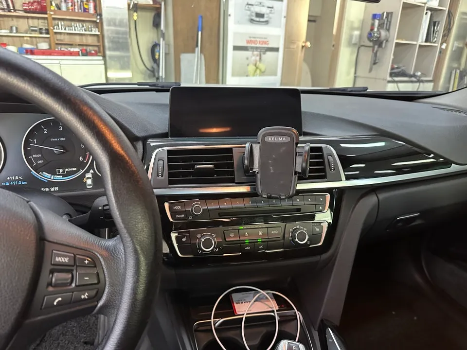 BMW 3 Series F30のカーオーディオ施工事例 施工写真 2