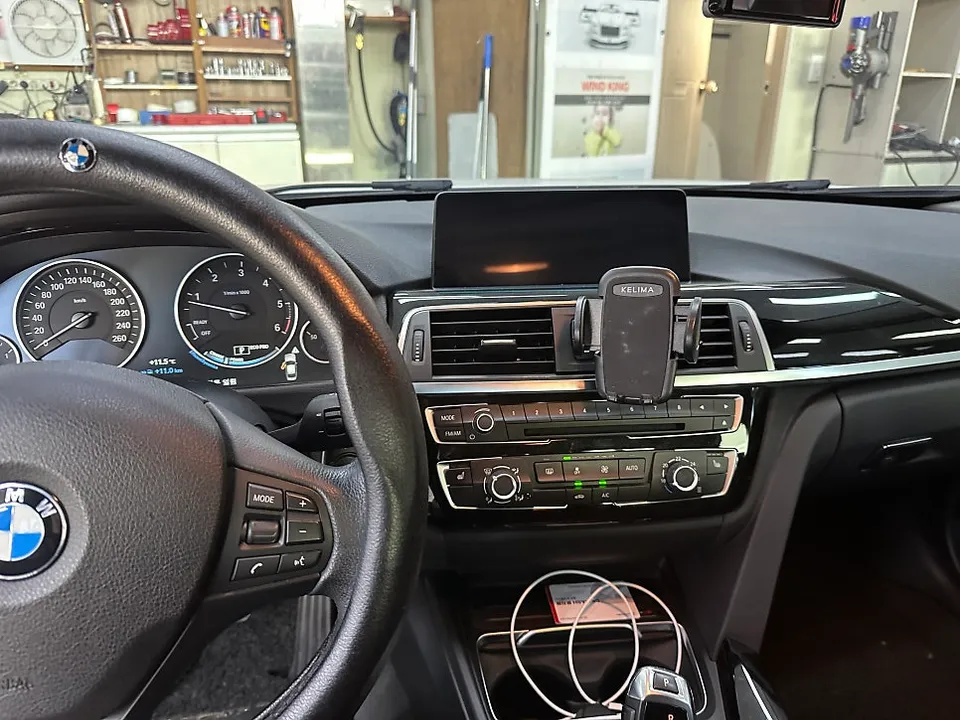 BMW 3 Series F30のカーオーディオ施工事例 施工写真 3
