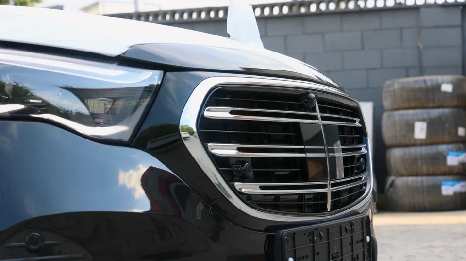 Mercedes-Benz E-Class W214 body kit - Mercedes-Benz E-Class W214 Body Kit Review: LED Grille Upgrade photo 4