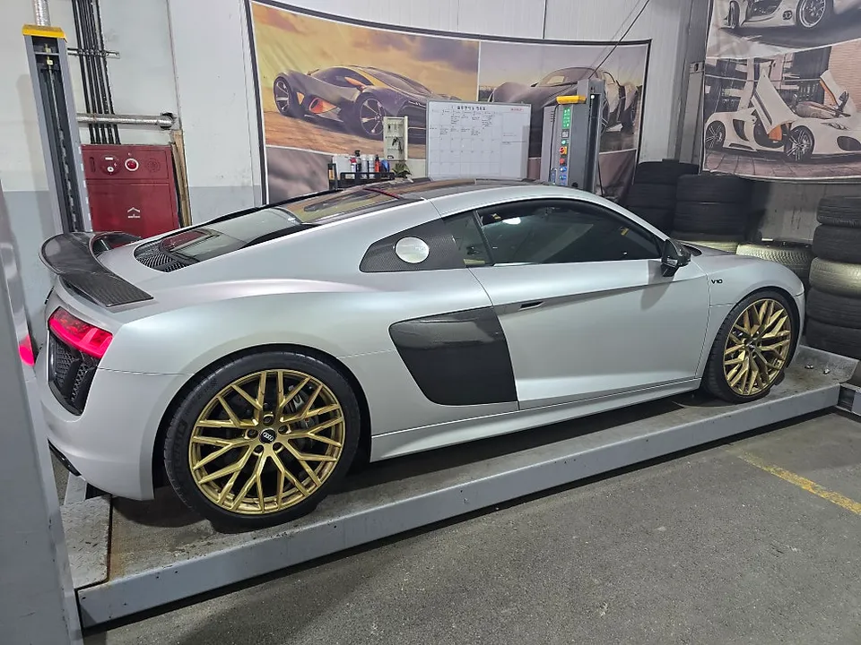 Audi R8のホイールリペア・塗装事例 施工写真 3-1