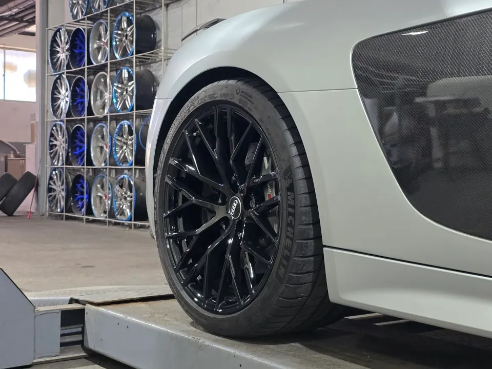 Audi R8のホイールリペア・塗装事例 施工写真 4-2