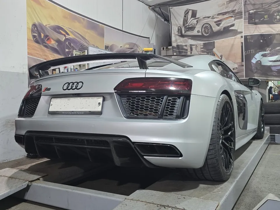 Audi R8のホイールリペア・塗装事例 施工写真 1-3