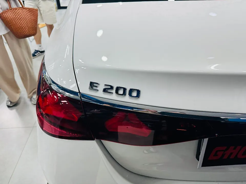 Mercedes-Benz E-Class W213のカーラッピング事例 施工写真 4
