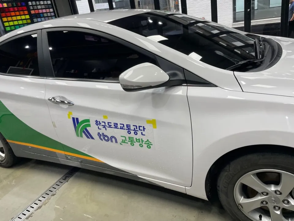 Hyundai Sonataのカーラッピング事例｜費用目安・仕上がり 施工写真 2-2