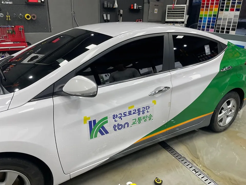 Hyundai Sonataのカーラッピング事例｜費用目安・仕上がり 施工写真 3-2