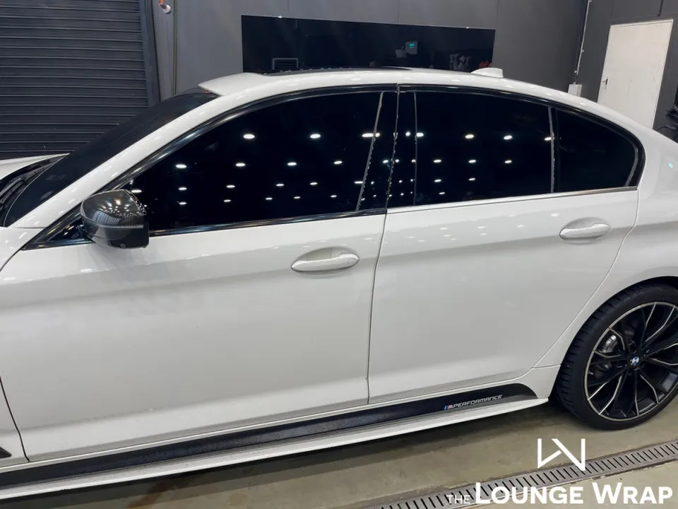 BMW 5 Series G30 カーラッピング事例:費用目安と仕上がり 施工写真 1-1