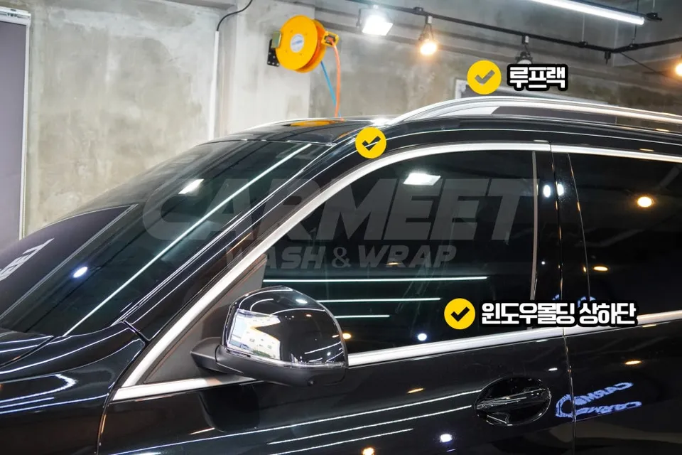 BMW X7のカーラッピング事例｜クロームパーツをブラック化 施工写真 2-2