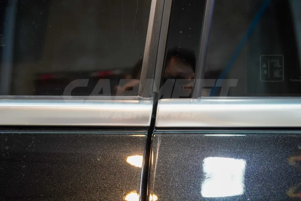BMW X7のカーラッピング事例｜クロームパーツをブラック化 施工写真 1-3