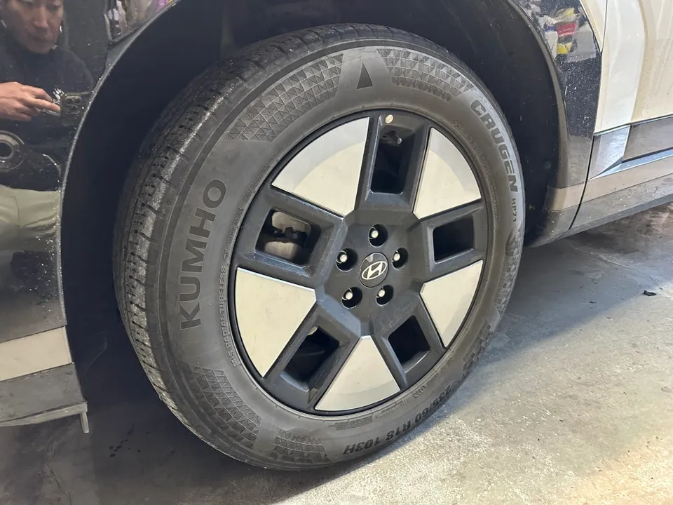 Hyundai Santa Fe MX5 paint correction - Hyundai Santa Fe MX5 Paint Correction Review — Before & After photo 4
