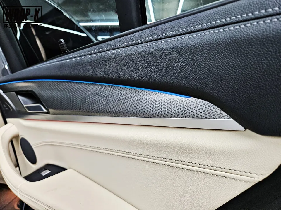 BMW X3のカーラッピング事例｜カメレオンフィルムで高級感アップ 施工写真 2-1