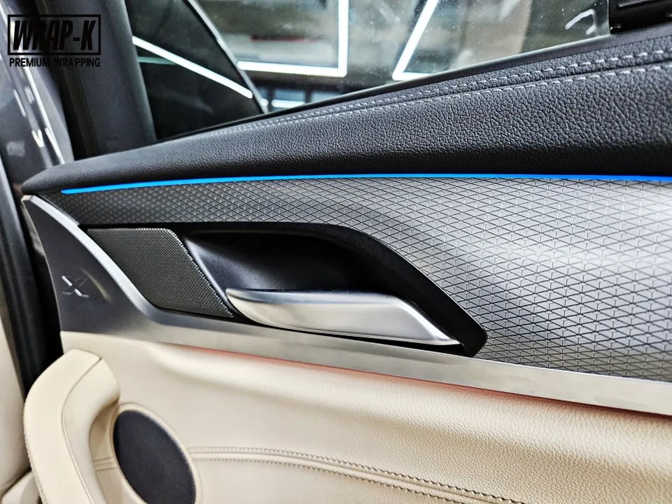 BMW X3のカーラッピング事例｜カメレオンフィルムで高級感アップ 施工写真 3-1