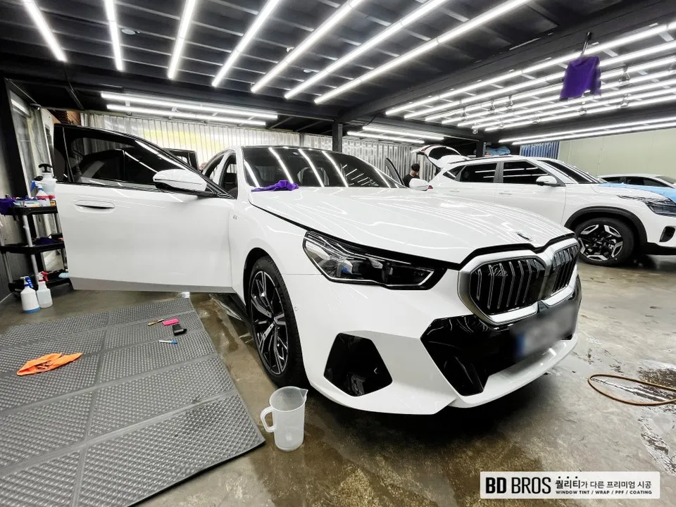 BMW 5 SeriesのPPF施工事例|費用目安と仕上がり 施工写真 1-2