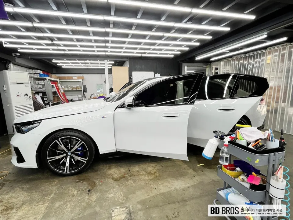BMW 5 SeriesのPPF施工事例|費用目安と仕上がり 施工写真 3-2