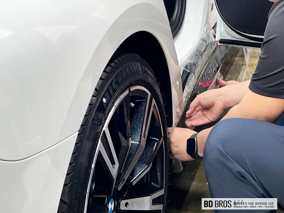 BMW 5 SeriesのPPF施工事例|費用目安と仕上がり 施工写真 2-3