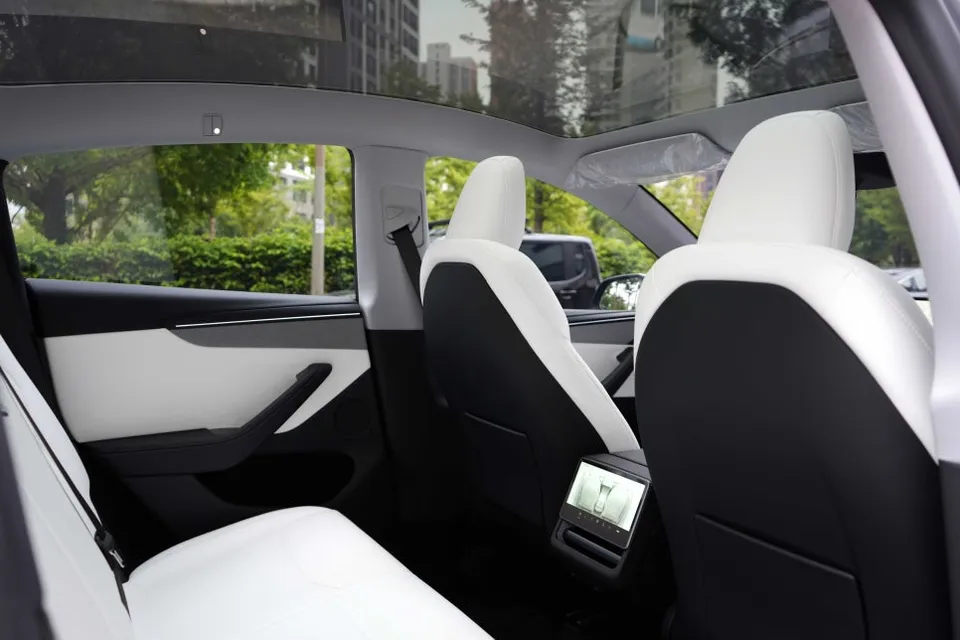 Tesla Model Y PPF施工事例｜費用目安と仕上がり 施工写真 2-1
