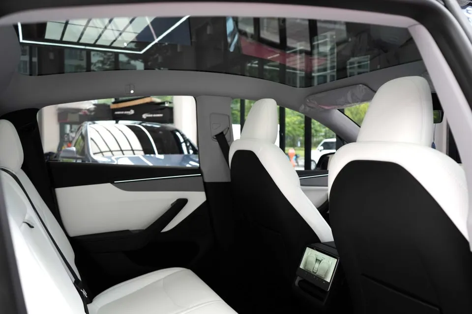Tesla Model Y PPF施工事例｜費用目安と仕上がり 施工写真 2-3