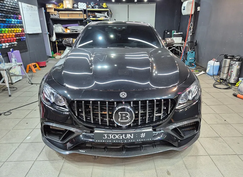 メルセデス・ベンツ Eクラス W213 カーラッピング事例 施工写真 2-1