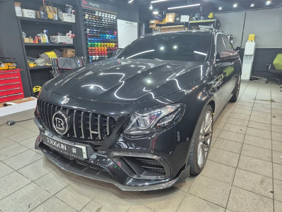 メルセデス・ベンツ Eクラス W213 カーラッピング事例 施工写真 1-2