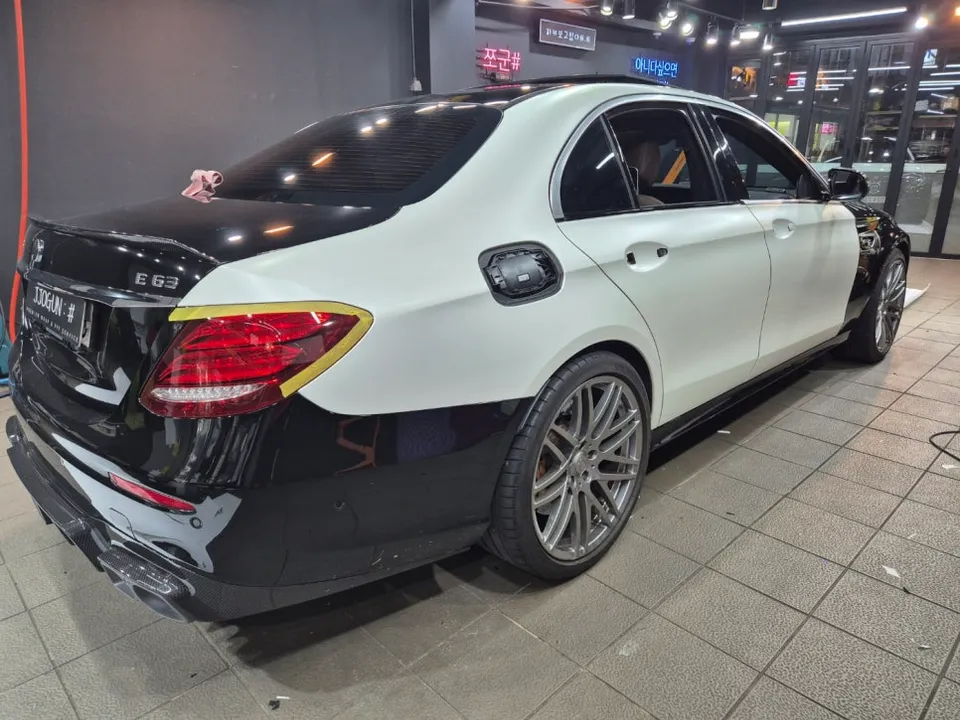 メルセデス・ベンツ Eクラス W213 カーラッピング事例 施工写真 1-3