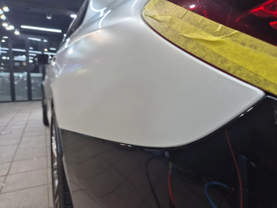 メルセデス・ベンツ Eクラス W213 カーラッピング事例 施工写真 3-3