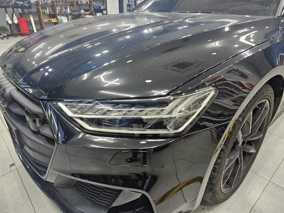 Audi S7のライトPPF施工事例|スタイルアップと保護 施工写真 3-1