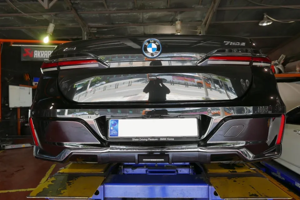 BMW 7 Seriesのホイールリペア・塗装事例 施工写真 1-2