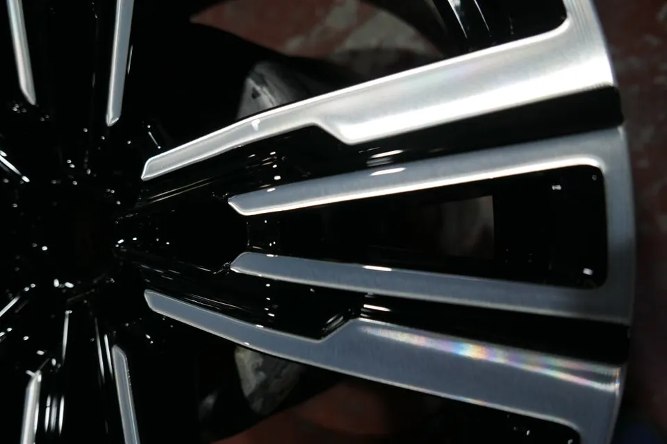 BMW 7 Seriesのホイールリペア・塗装事例 施工写真 4-2