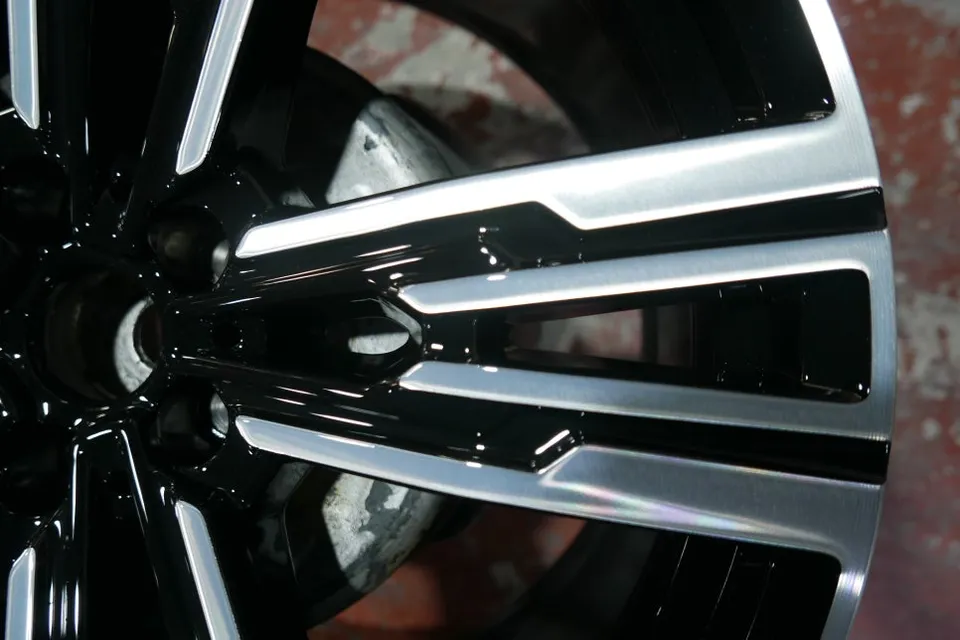BMW 7 Seriesのホイールリペア・塗装事例 施工写真 1-3