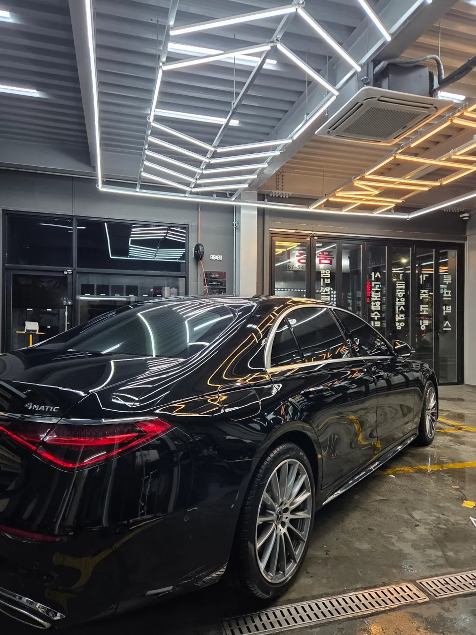 Mercedes-Benz S-Classのガラスコーティング事例|韓国での施工 施工写真 2-1